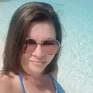 Meet your Posher, Suzanne